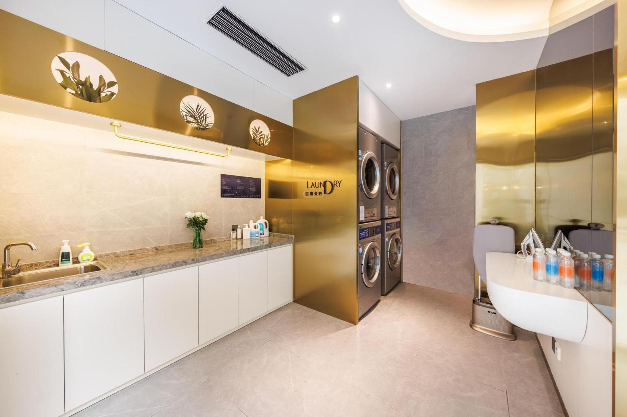Atour Light Zhuguang Road Hongqiao National Exhibition And Convention Center Hotel
